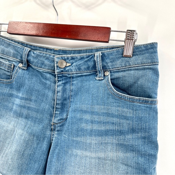 NEW YORK & COMPANY Denim Blue Women's Shorts Size 10 - Picture 2 of 12